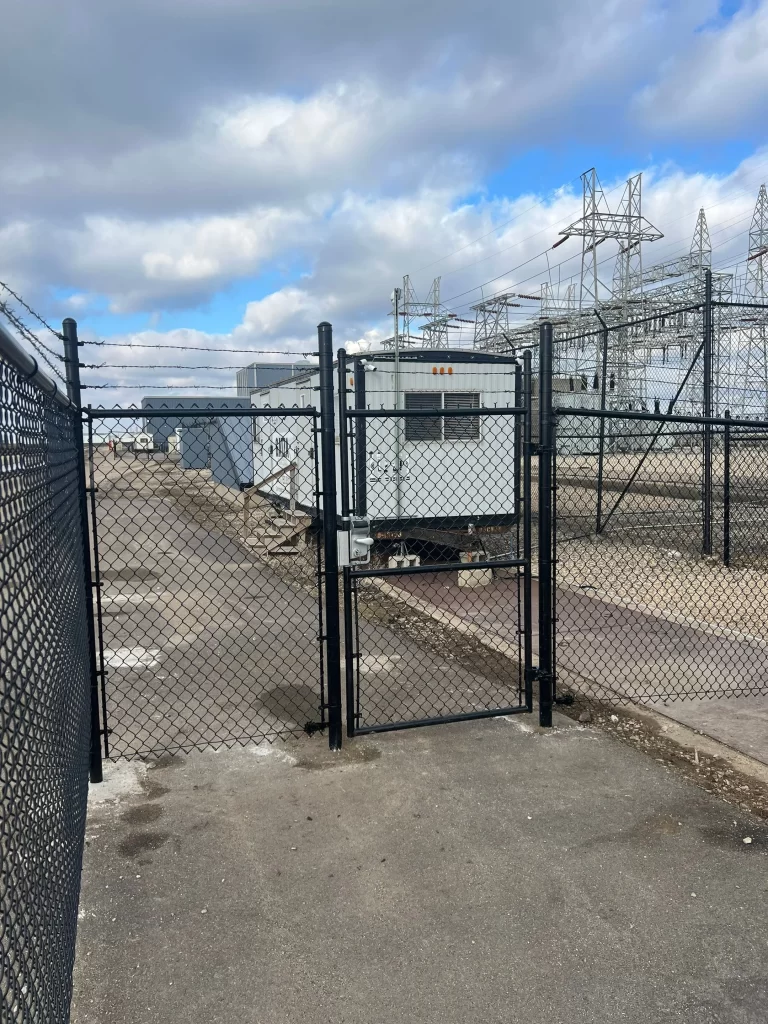 commercial-chain-link-fence-project-in-peru-il