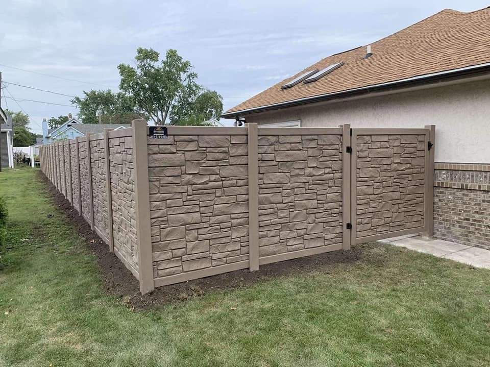 custom-built-fence-installed-by-map-quality-decks-and-fencing