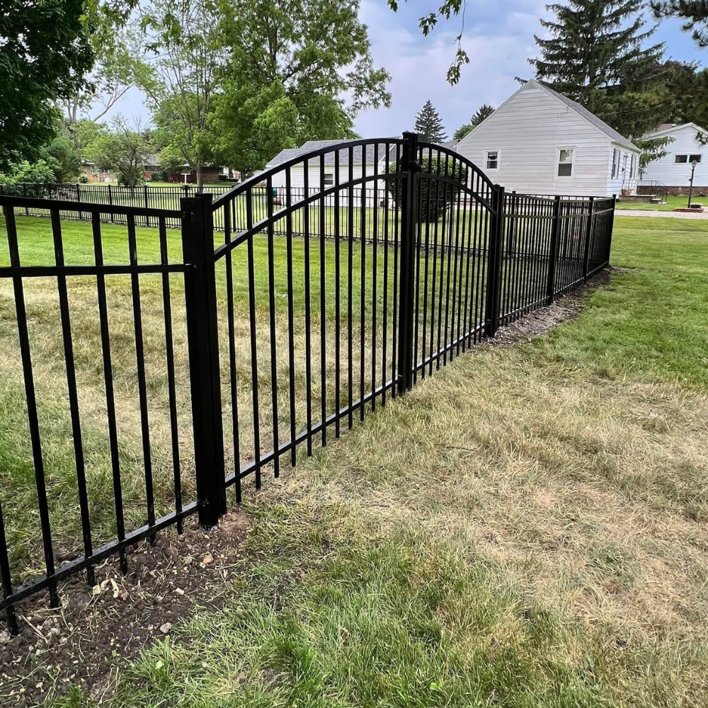 luxury-aluminum-gate-installed-by-map-quality-fencing-decks
